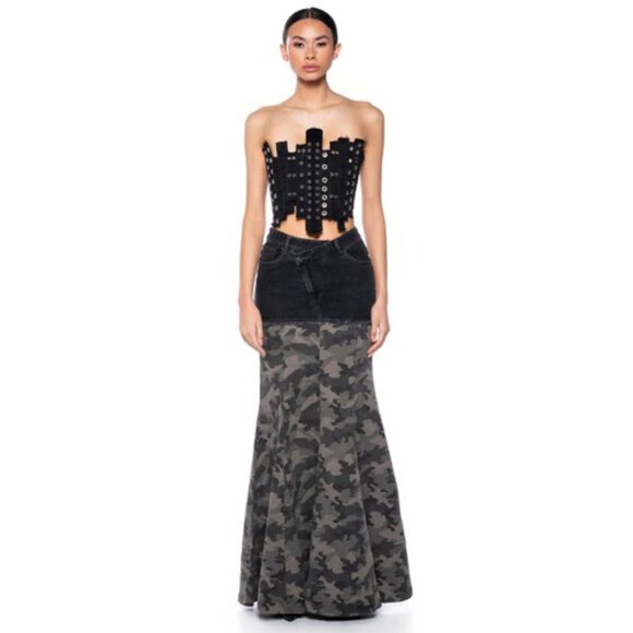 💥EDGY CHIC💥Two-Tone Bodycon Mermaid Maxi Skirt in Black & Camo - Picture 3 of 14